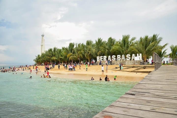 Langkawi Private Island Hopping: Eagles, Dayang Bunting Lake & Beras Basah Beach