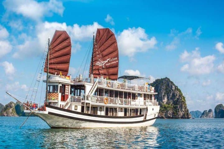 Halong Bay 2-Day 1-Night Swan Cruise: Kayak, Cave & Cooking Class