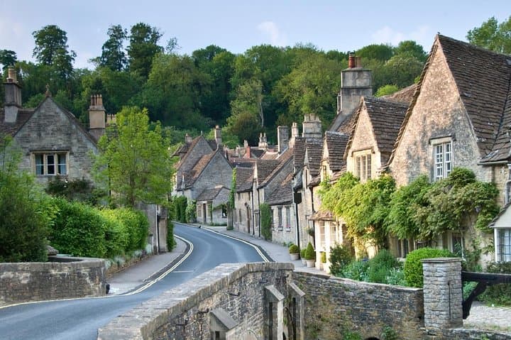 Cotswolds Day Tour from London: Burford, Bourton & Stow