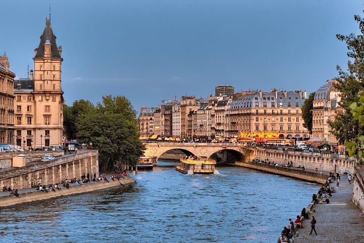 Skip-the-Line Eiffel Tower: 2nd Floor & Summit Access with Seine River Cruise photo 3