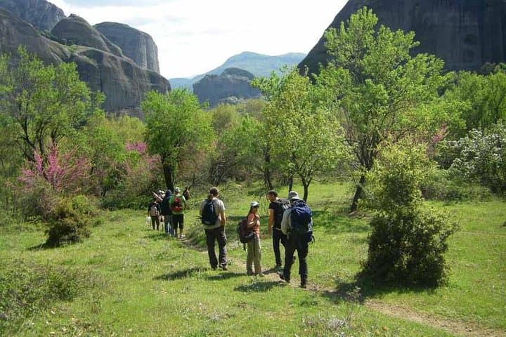 Easy Family-Friendly Hike Through Meteora's Ancient Paths photo 4