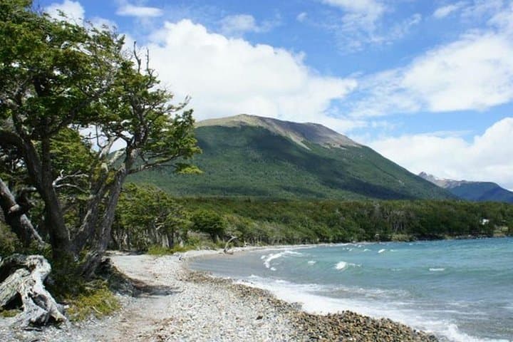 Escondido and Fagnano Lakes Day Trip from Ushuaia photo 4