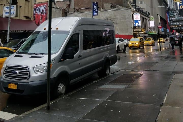 Private LGA Airport Transfer to Manhattan Hotels — Hourly Pickup photo 2