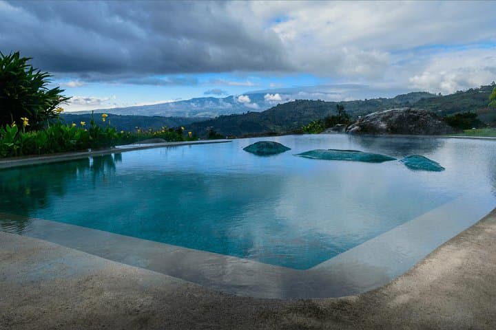 Irazú Volcano and Hacienda Orosi Hot Springs: Full-Day Trip from San José photo 3