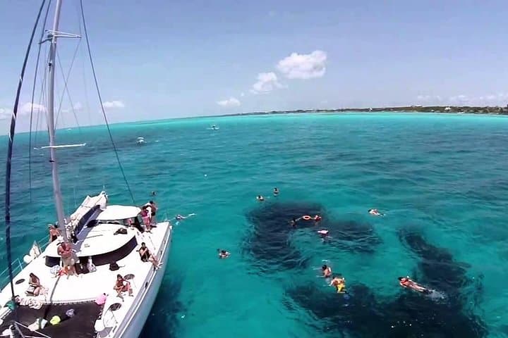 Full-Day Catamaran to Isla Mujeres: Snorkel Reefs, Buffet & Open Bar from Cancún