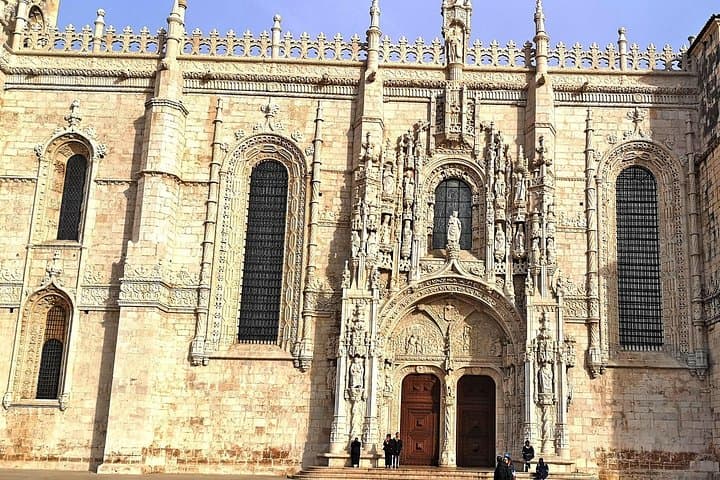 Lisbon West-to-East Private Day Tour: Belém to Parque das Nações photo 3