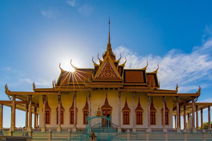 6-Day Phnom Penh to Angkor: Temples, Tonle Sap & Cambodian Countryside