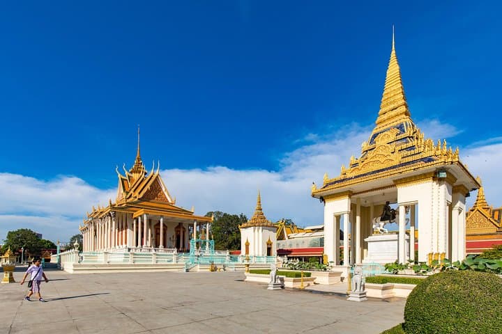 6-Day Phnom Penh to Angkor: Temples, Tonle Sap & Cambodian Countryside photo 6