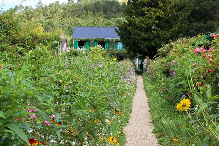 Versailles and Monet's Giverny: Skip-the-Line Day Trip from Paris photo 6