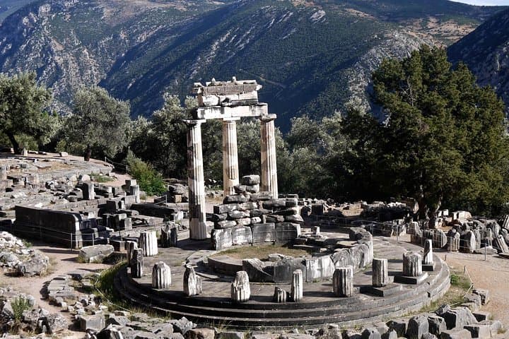 Private Delphi Day Tour: Osios Loukas & Arachova from Athens