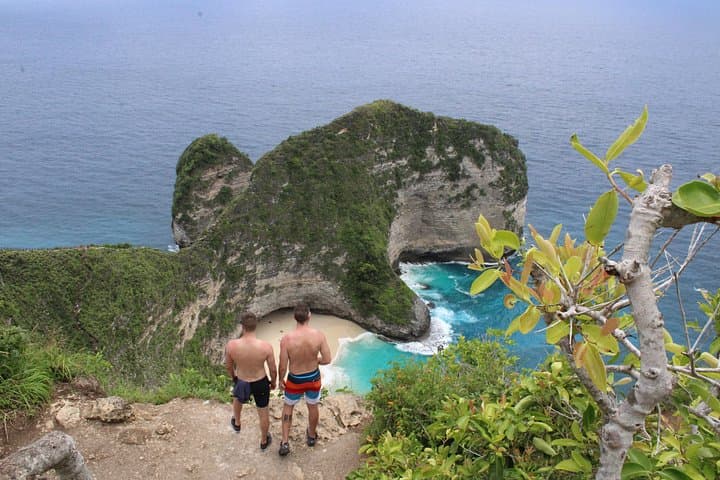 Private West Nusa Penida Day Tour — Kelingking, Broken Beach & Crystal Bay photo 3