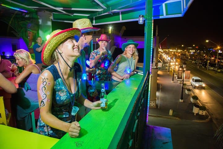 Aruba Sunset Pub Crawl on the Kukoo Party Bus photo 4