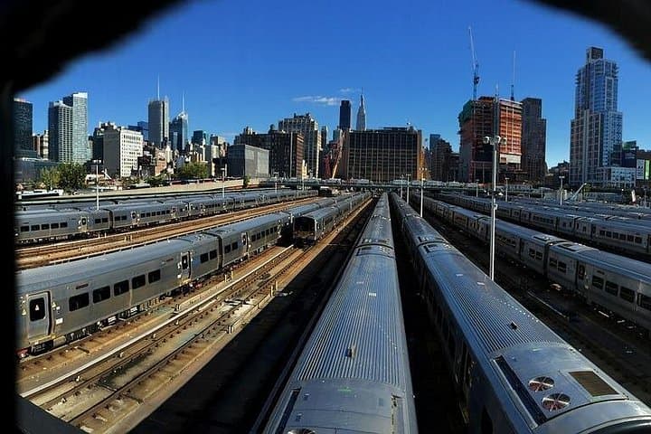 High Line to The Vessel: Hudson Yards Walking Tour & Urban Skyline Views photo 4