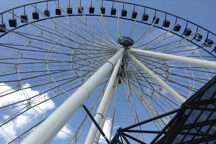 Estrella de Puebla Observation Wheel: Panoramic City Views & Park Access photo 6