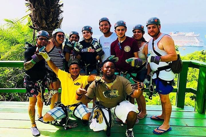 Roatán King Kong Extreme Zipline, Coxen Hole Hill Hike & Sol y Mar Beach Break photo 1
