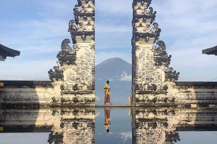 East Bali Private Tour: Lempuyang, Tirta Gangga & Tukad Cepung Waterfall