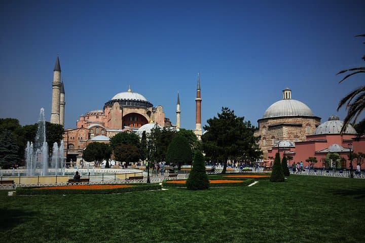 Two-Day Istanbul Old City and Food Tour: Hagia Sophia to Kadikoy photo 2