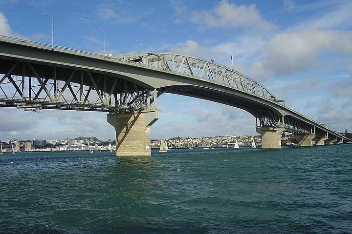 Half-Day Auckland Scenic Tour: Mount Eden, Harbour Bridge & Mission Bay photo 2