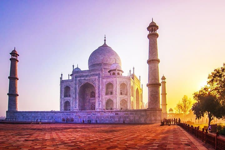 Same-Day Taj Mahal & Agra Tour from Mumbai with Return Flights