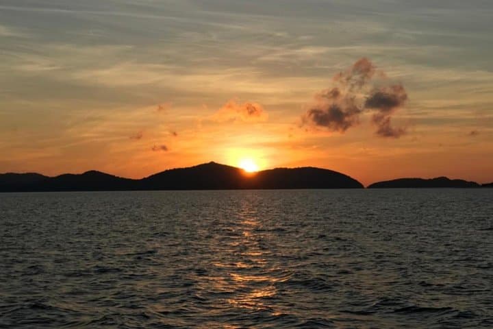 Private Phi Phi Early Bird Speedboat Tour: Sunrise Snorkel & Maya Bay Before the Crowds photo 3