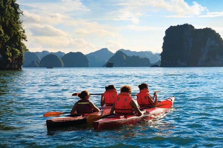 Bai Tu Long Bay 3-Day Kayaking & Cave Cruise from Hanoi