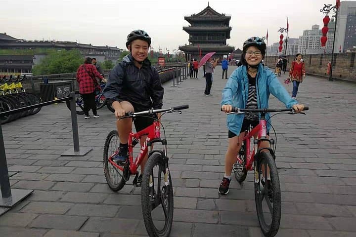 Xi'an City Wall Morning Bike & Bell Tower Walking Tour — Ride, Food Markets, Local History photo 3