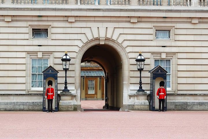 Royal London Sightseeing: Changing of the Guard & Thames River Cruise (Half-Day) photo 4