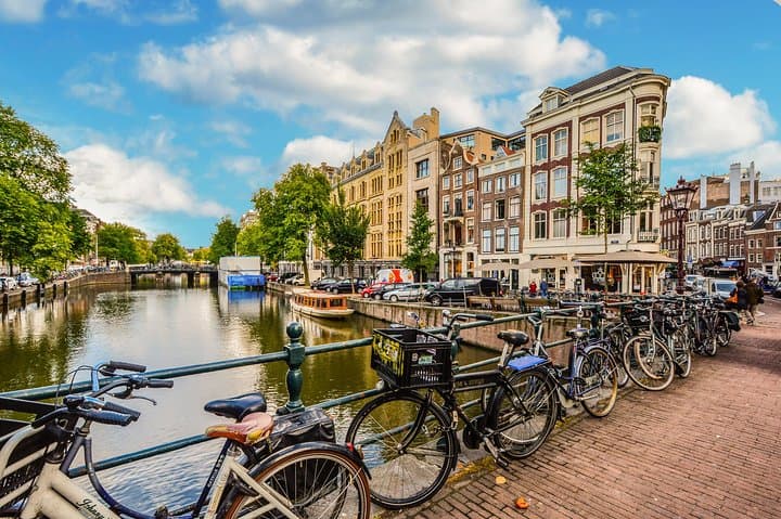 Cycle Amsterdam West: Self-Guided Specialty Coffee Tour with VoiceMap Audio