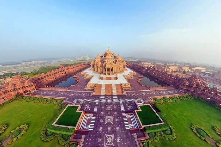 Private Spiritual Delhi Temple Tour: Akshardham, Lotus Temple, Bangla Sahib & Birla Mandir photo 3