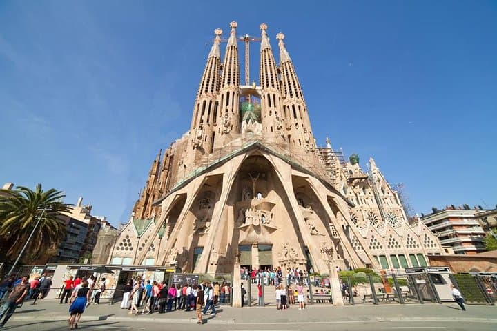 Barcelona & Montserrat: Full-Day Small-Group Tour with Skip-the-Line Tickets photo 2