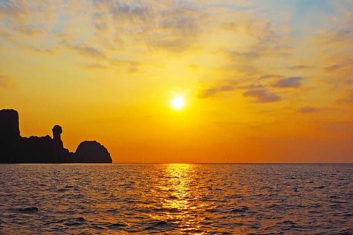 Phi Phi Sunrise Premium Speed Boat Tour from Phuket to Maya Bay photo 2