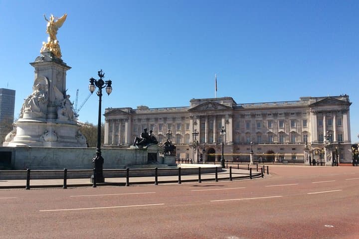 Walking in Diana's London: Private 3-Hour Royal Route