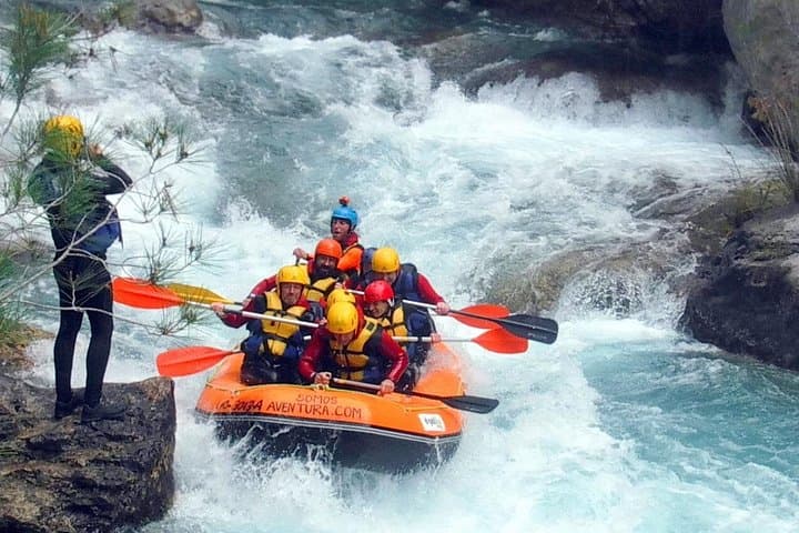 Mijares River Rafting in Montanejos: 3-Hour Class III Adventure Near Valencia photo 1