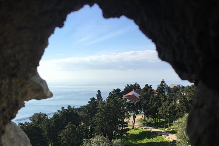 Sesimbra & Arrábida Private Day Tour from Setúbal — Beaches, Wine and Local Flavors