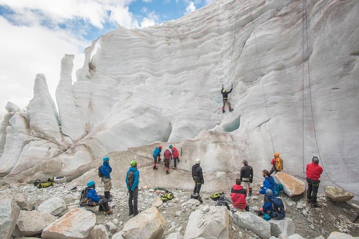 Summit Huayna Potosí in 3 Days: Guided Mountaineering from La Paz photo 3
