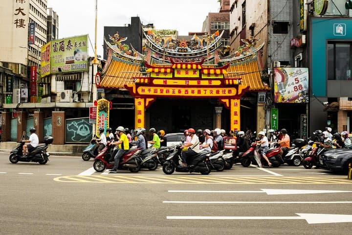 Keelung Cultural Adventure: Guided Walking Tour from Taipei