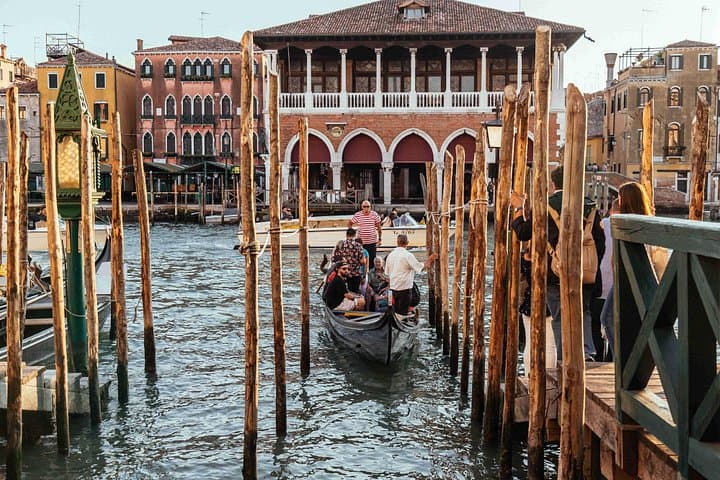 San Marco Essentials: Private Walking Tour and Classic Gondola Ride in Venice