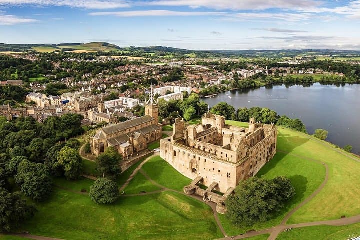 Explore Outlander Filming Locations: Palaces, Castles & Jacobite Sites from Edinburgh photo 4