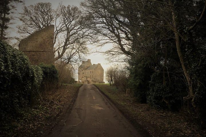 Explore Outlander Filming Locations: Palaces, Castles & Jacobite Sites from Edinburgh photo 2