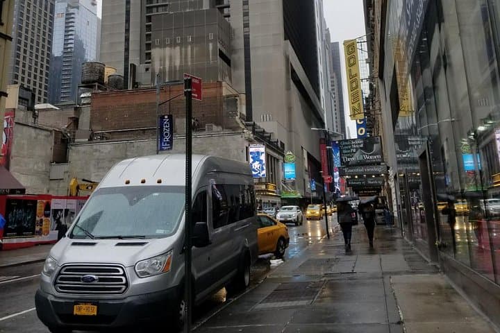 Private EWR Airport Transfer to Manhattan Hotels — Hourly Pickups (6 AM–9 PM) photo 4