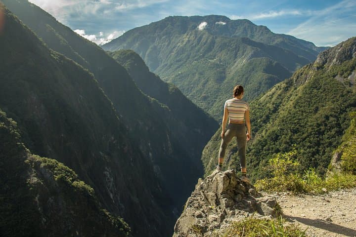 Hiking Zhuilu Old Trail: Taroko’s Cliff-Edge Trek to Liwu River Views