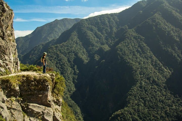 Hiking Zhuilu Old Trail: Taroko’s Cliff-Edge Trek to Liwu River Views photo 3