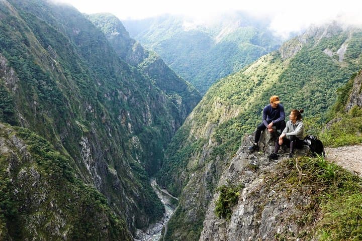 Hiking Zhuilu Old Trail: Taroko’s Cliff-Edge Trek to Liwu River Views photo 2