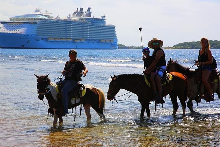 Roatan Beach Horseback Ride: South-Side Sights, West End Village & Beach Break photo 2