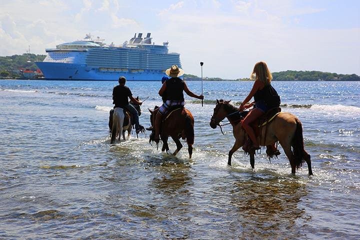 Roatan Beach Horseback Ride: South-Side Sights, West End Village & Beach Break photo 4