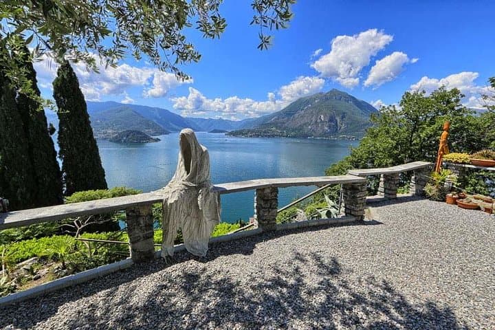 Lake Como Cruise and Castello di Vezio Hike from Bellagio