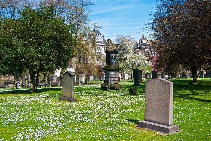 Edinburgh Darkside Walking Tour: Ghosts, Graves & True Crime on the Royal Mile photo 6