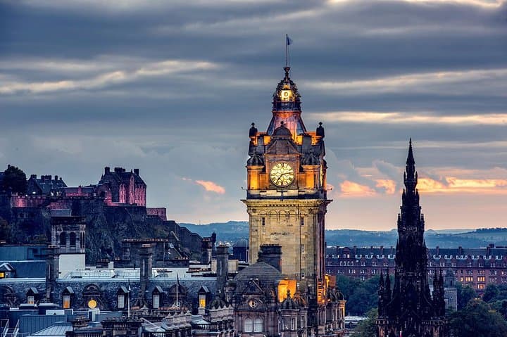 Edinburgh Darkside Walking Tour: Ghosts, Graves & True Crime on the Royal Mile