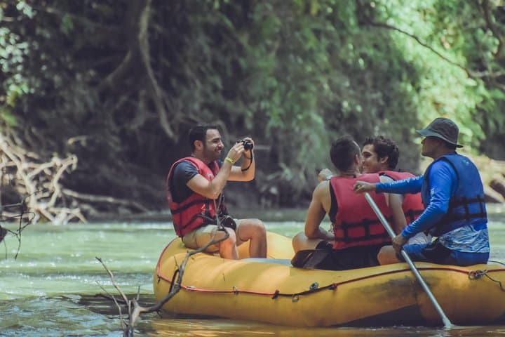 Safari Float on Peñas Blancas River: Wildlife Paddle Near La Fortuna