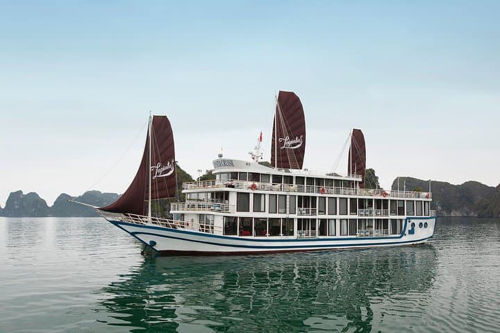 La Pinta 5-Star Ha Long & Lan Ha Bay 2-Day Luxury Cruise